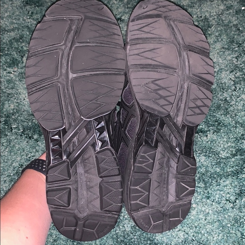 Black ASICS - Picture 2 of 2